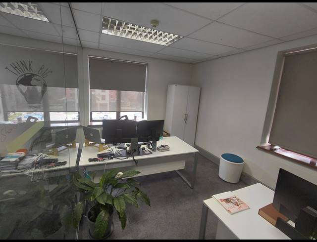 275M² OFFICE TO LET IN MAGALIESSIG